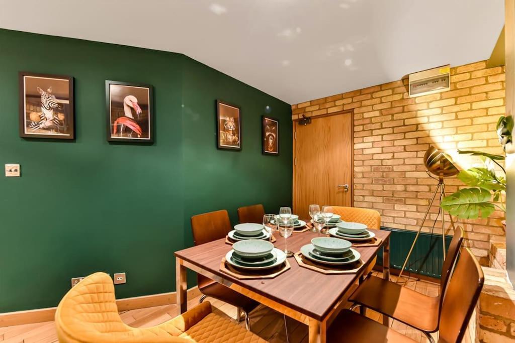 Spacious 2 Bed Urban Jungle Flat, Central Londen Buitenkant foto