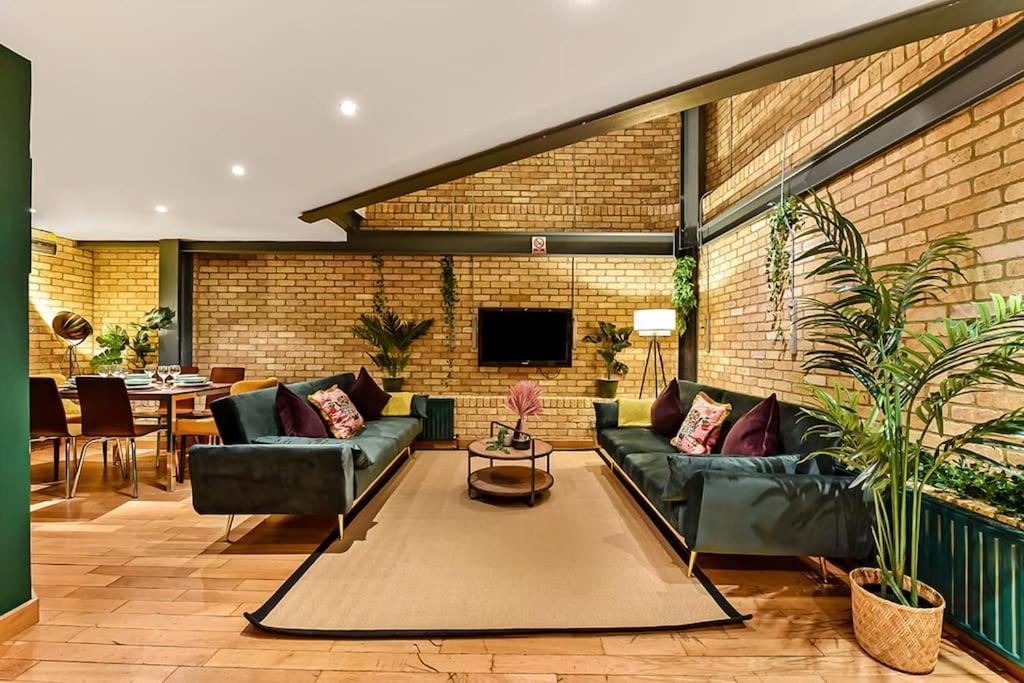 Spacious 2 Bed Urban Jungle Flat, Central Londen Buitenkant foto