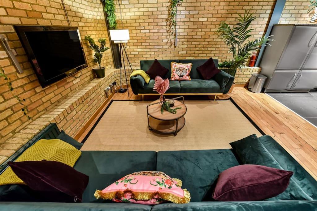 Spacious 2 Bed Urban Jungle Flat, Central Londen Buitenkant foto