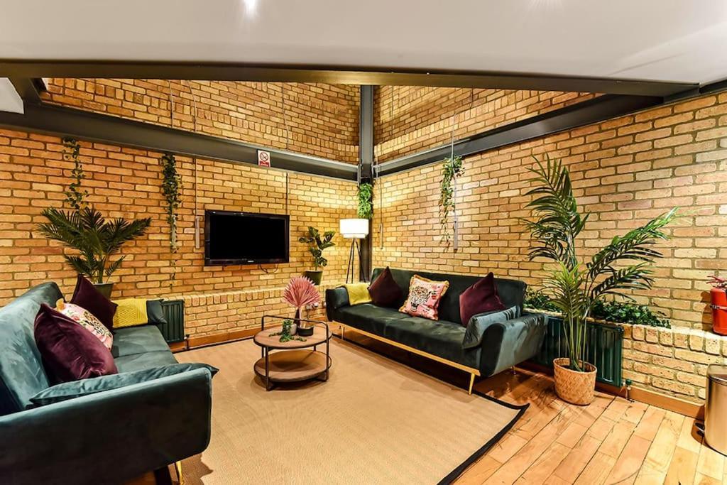 Spacious 2 Bed Urban Jungle Flat, Central Londen Buitenkant foto