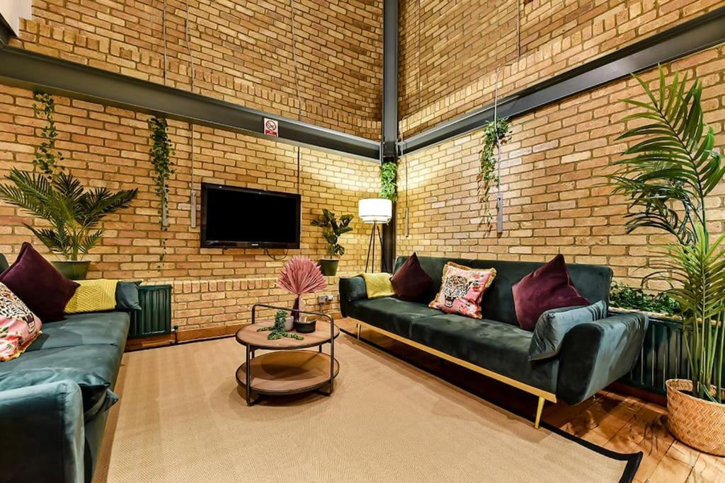 Spacious 2 Bed Urban Jungle Flat, Central Londen Buitenkant foto