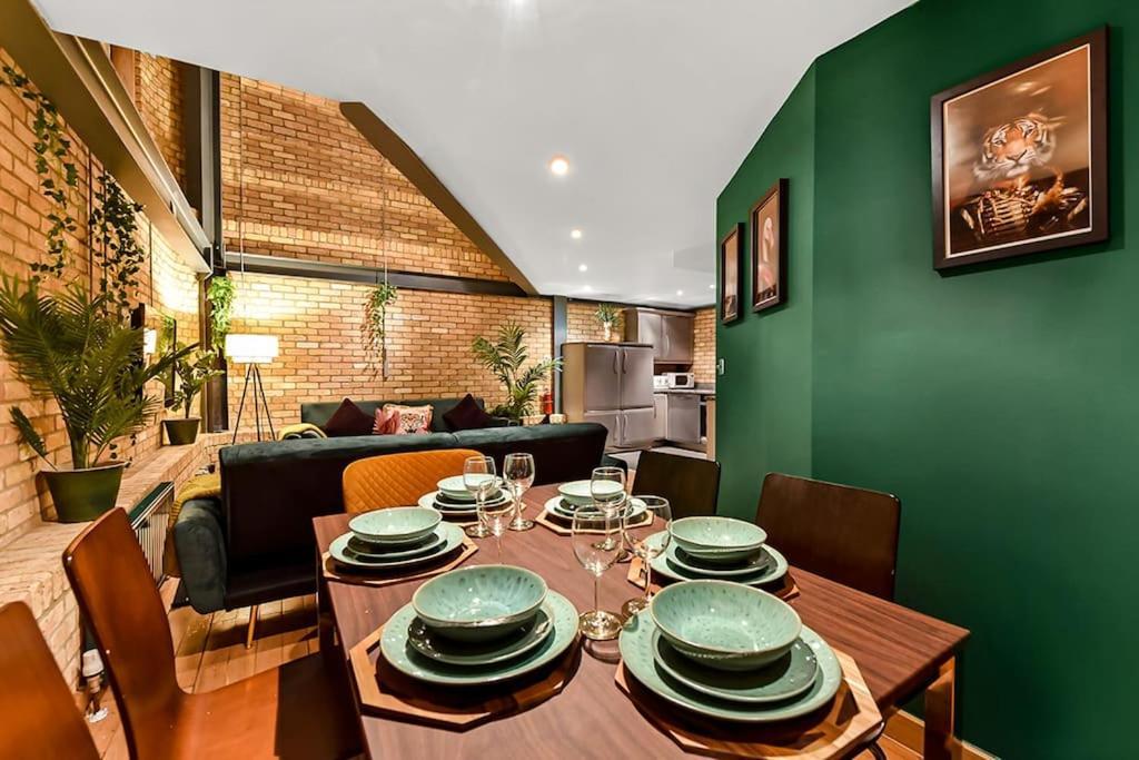 Spacious 2 Bed Urban Jungle Flat, Central Londen Buitenkant foto