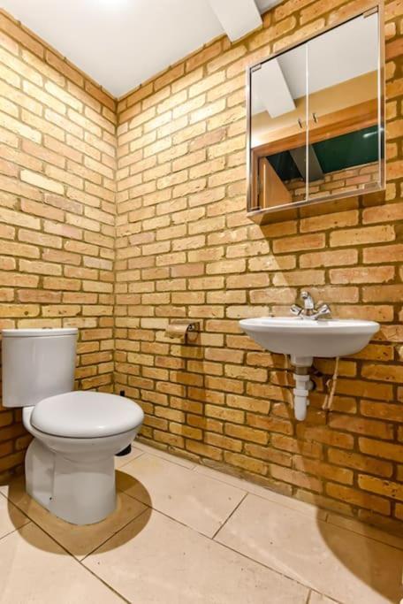 Spacious 2 Bed Urban Jungle Flat, Central Londen Buitenkant foto