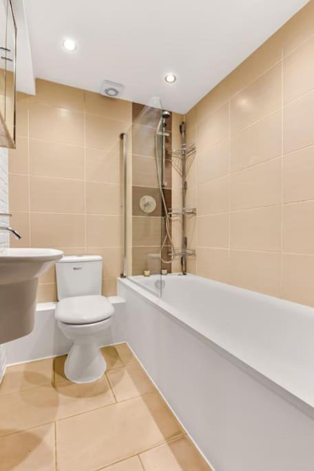 Spacious 2 Bed Urban Jungle Flat, Central Londen Buitenkant foto