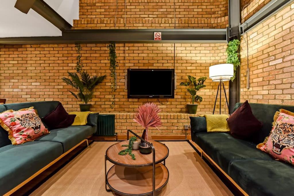 Spacious 2 Bed Urban Jungle Flat, Central Londen Buitenkant foto