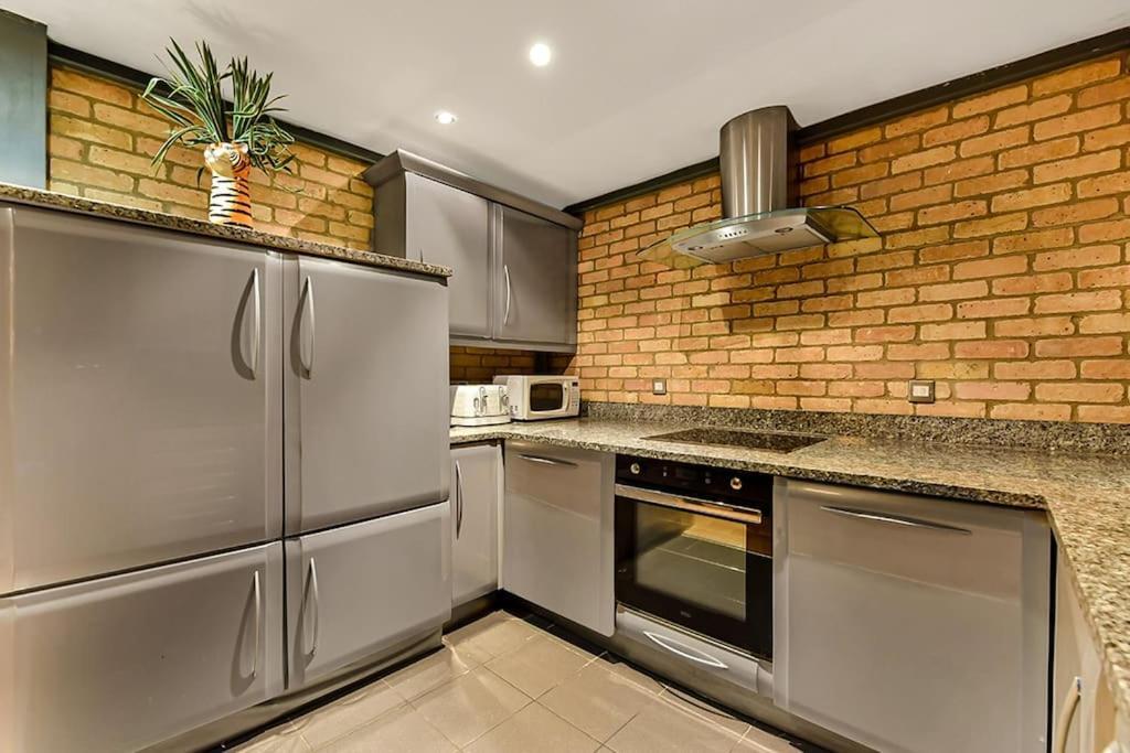 Spacious 2 Bed Urban Jungle Flat, Central Londen Buitenkant foto